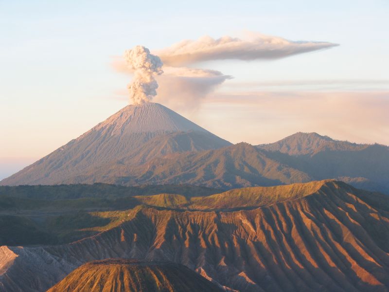 Извержение вулканов, их последствия и влияние на экологию